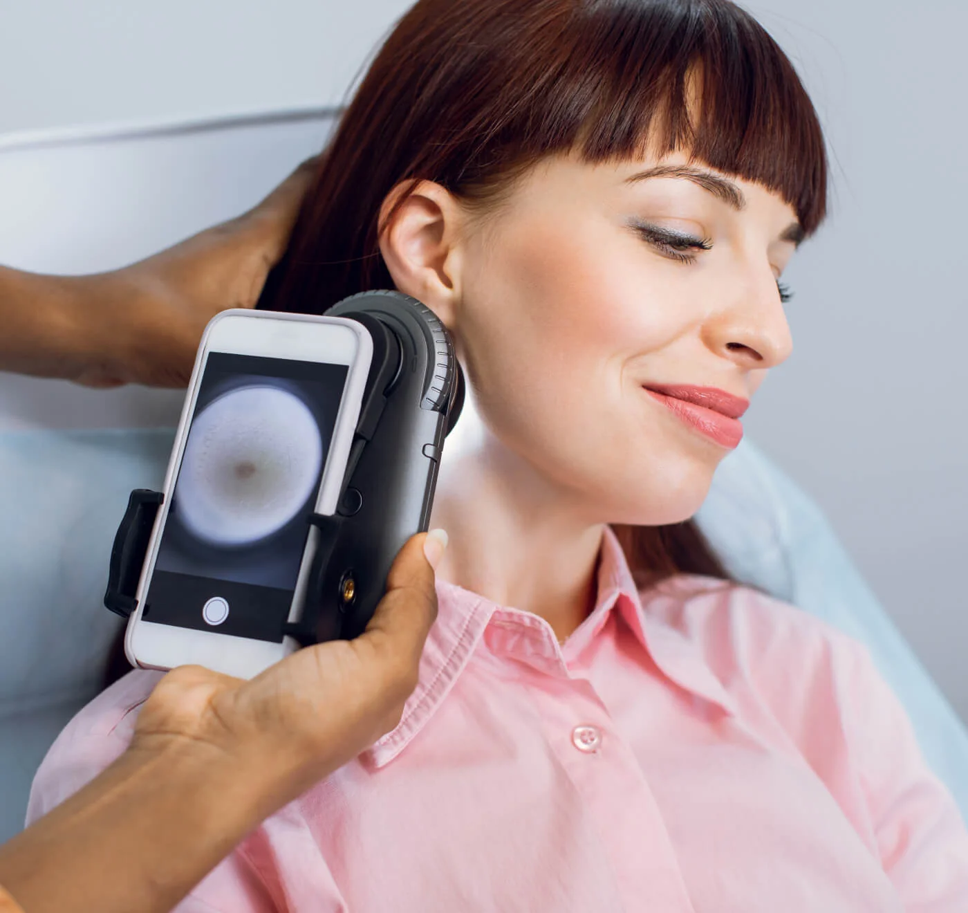 mole-checkup-professional-dermatoscopy-close-up-2021-09-04-09-08-12-utc 1